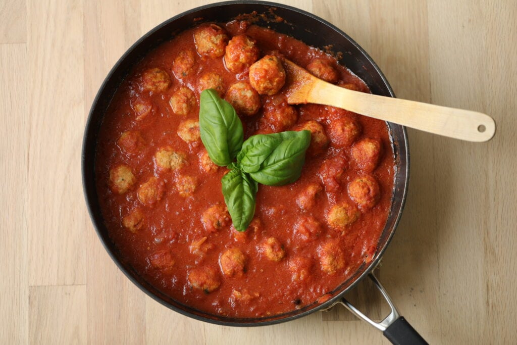 Best traditional Italian Meatballs in tomato sauce
