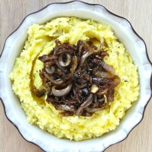 Mashed potatoes and caramelized onions