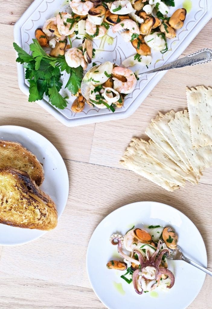 seafood- bread- crackers- appetizer