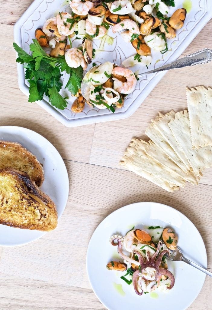 seafood- bread- crackers- appetizer 