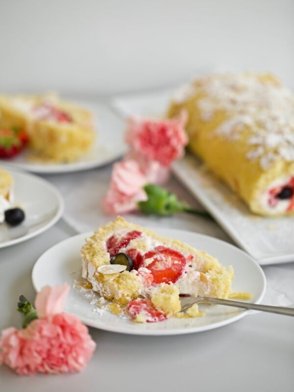 Vanilla Cake Roll with Berries slice