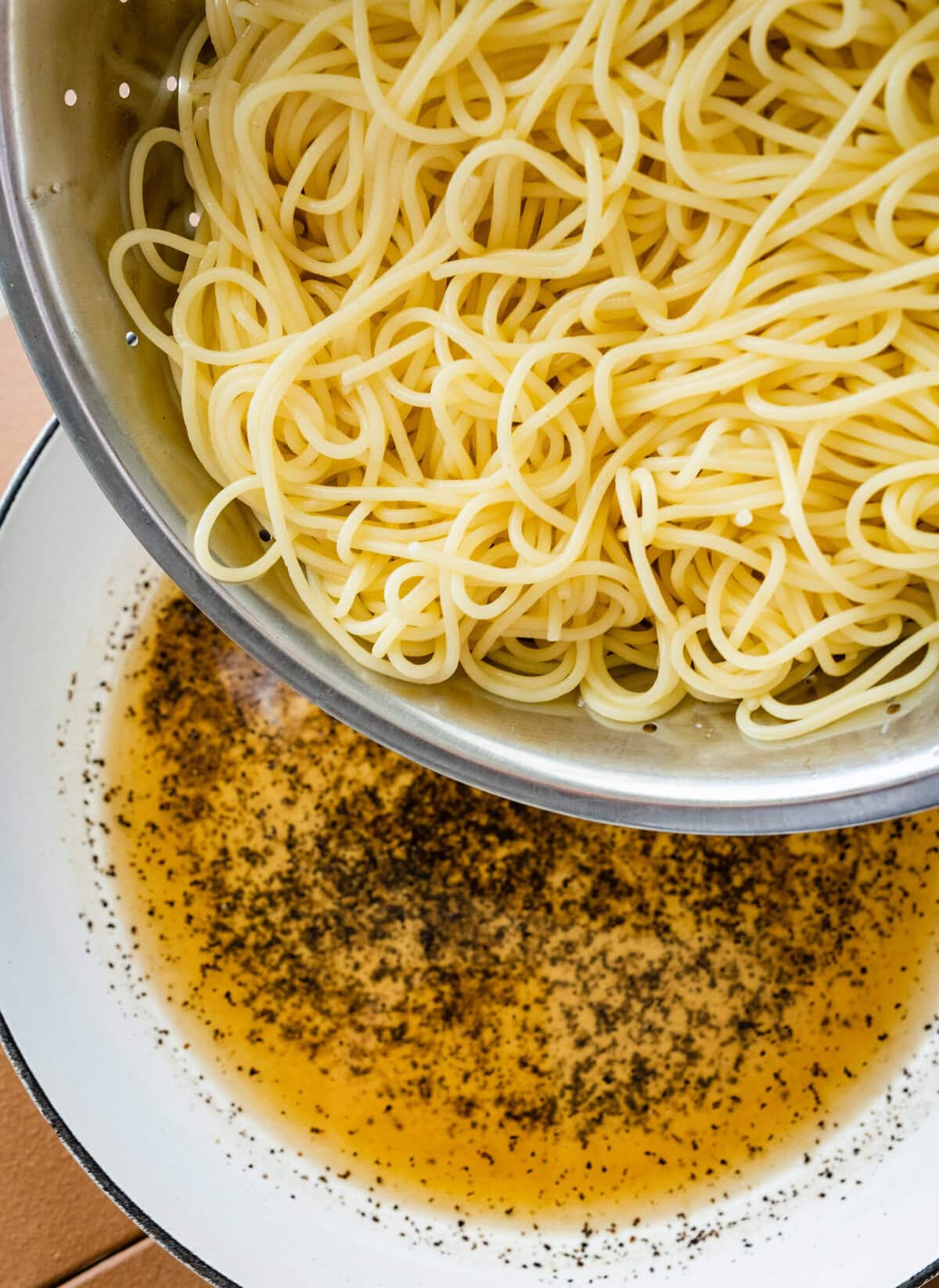 add cooked al dente pasta to the pan with pepper.