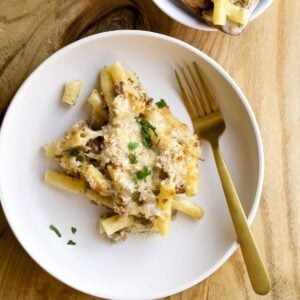 A serving of baked ziti on a plate.