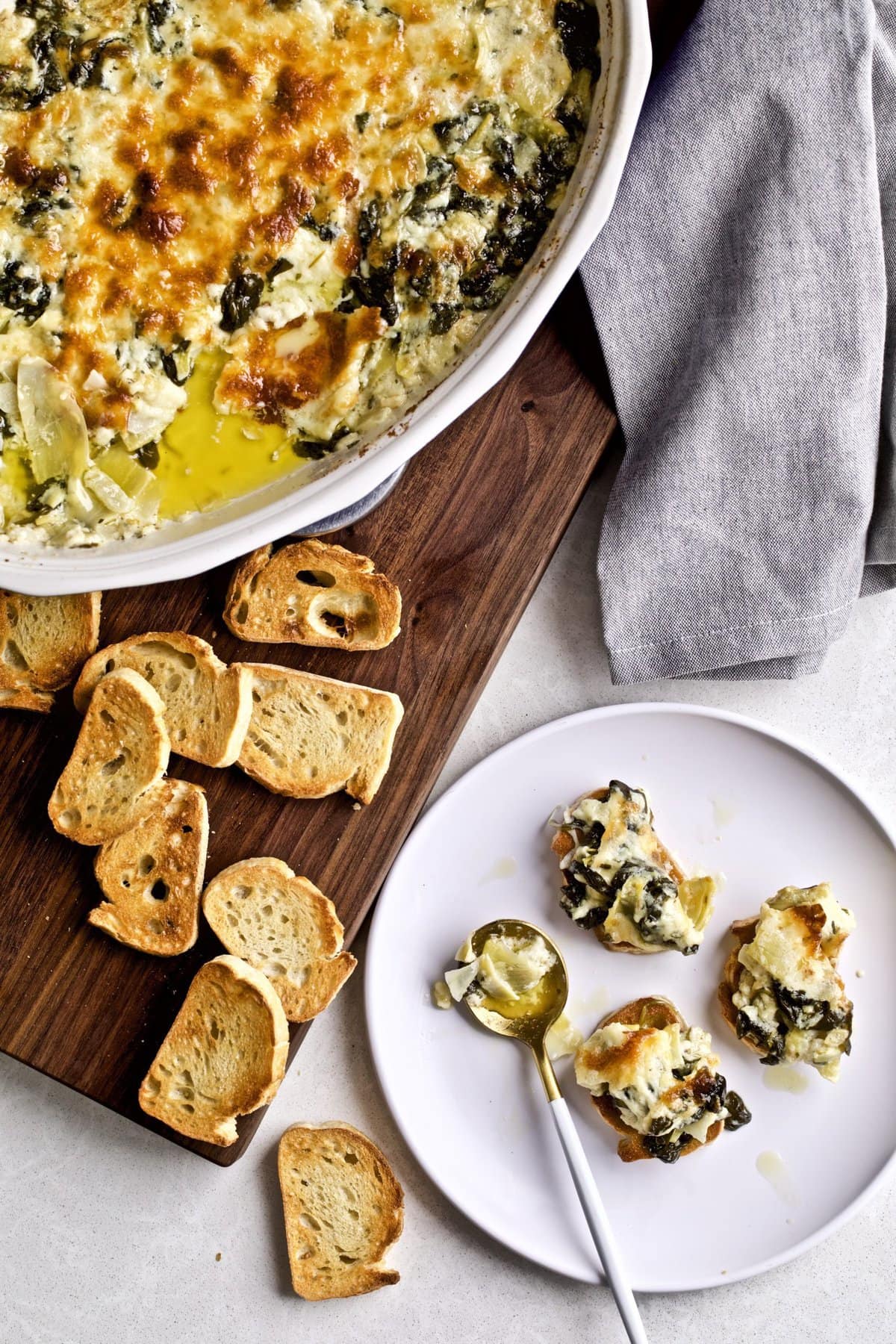 spinach and artichoke dip with mascarpone and bread