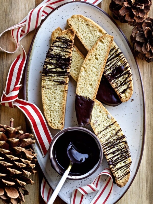 Italian biscotti recipe featured for Italian Christmas foods round up post.