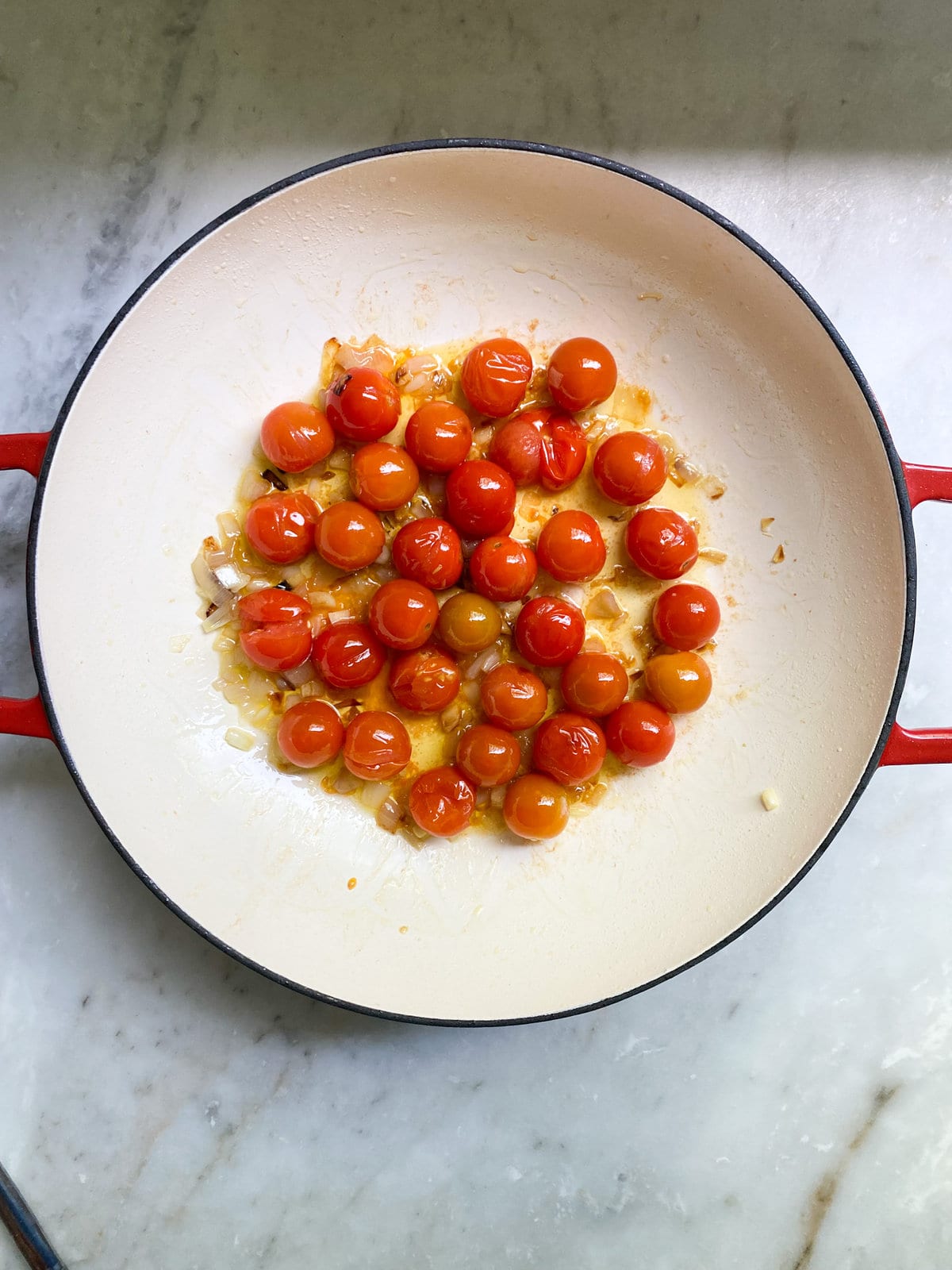 roasting the tomatoes in pan with garlic and shallot. 