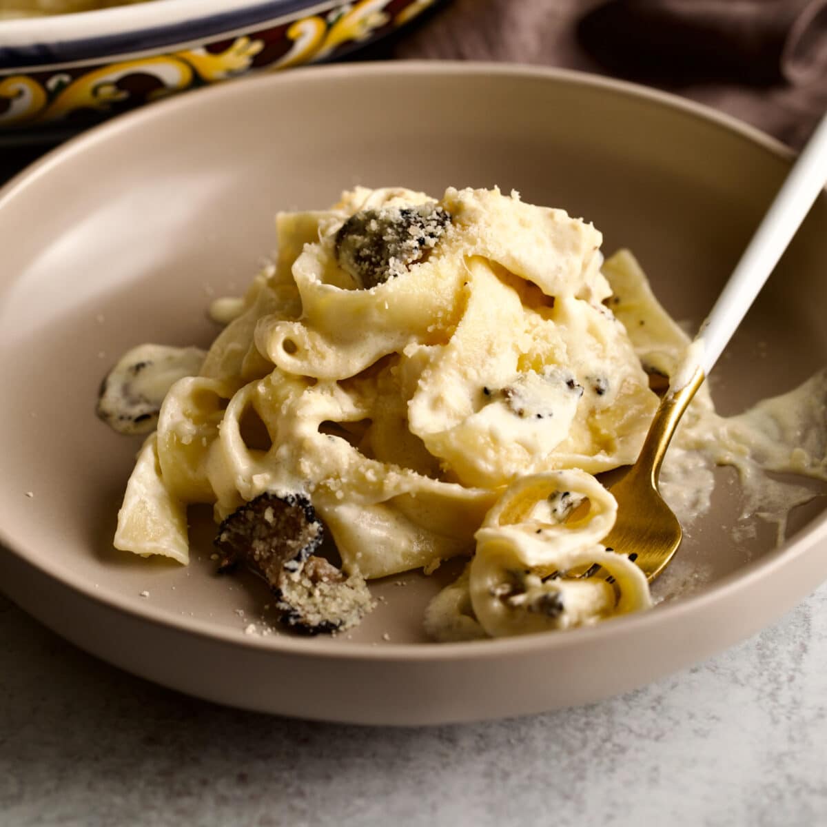 Esitellä 52+ imagen black truffle pasta