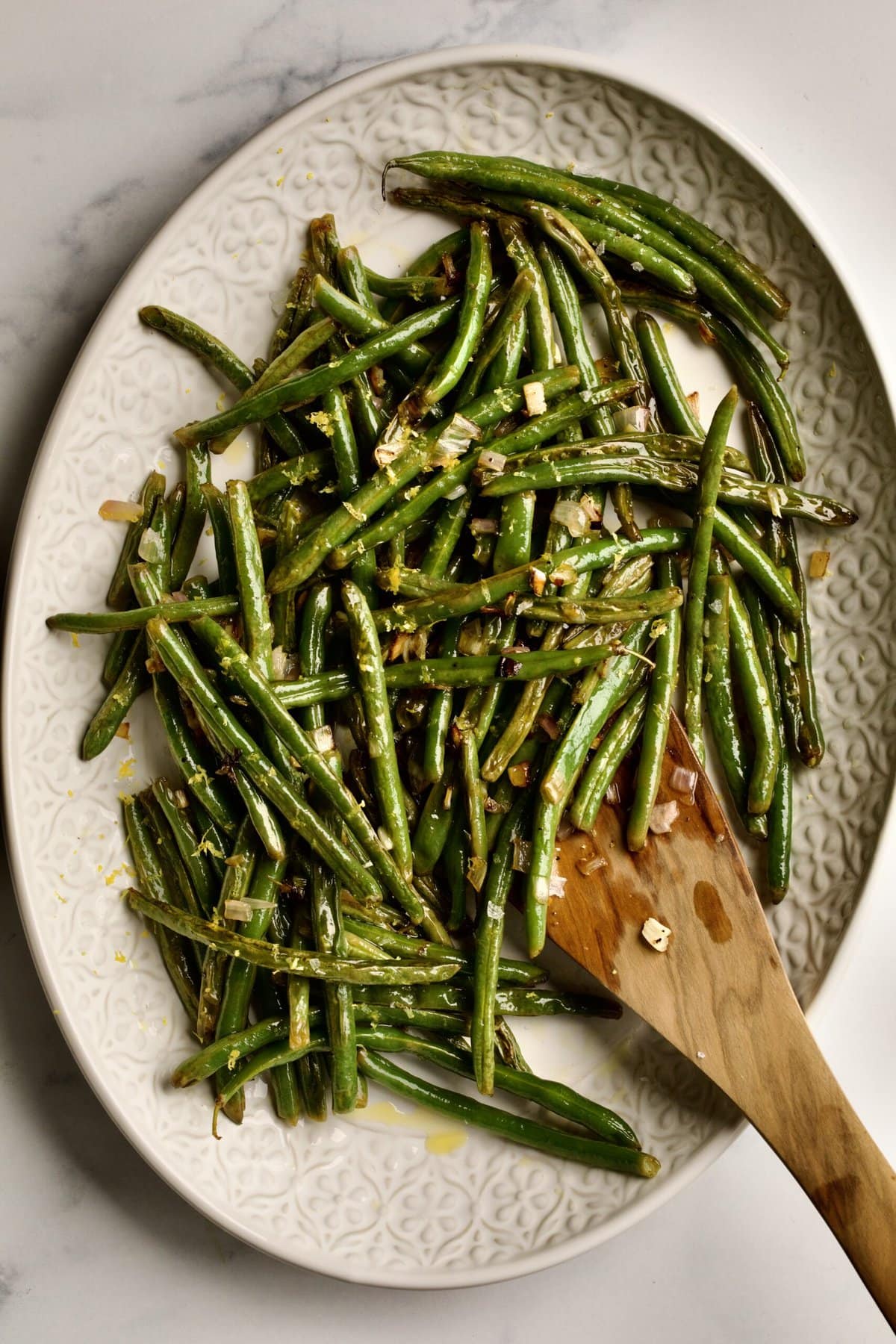 Roasted Green Beans Recipe with Garlic and Lemon on a serving platter.