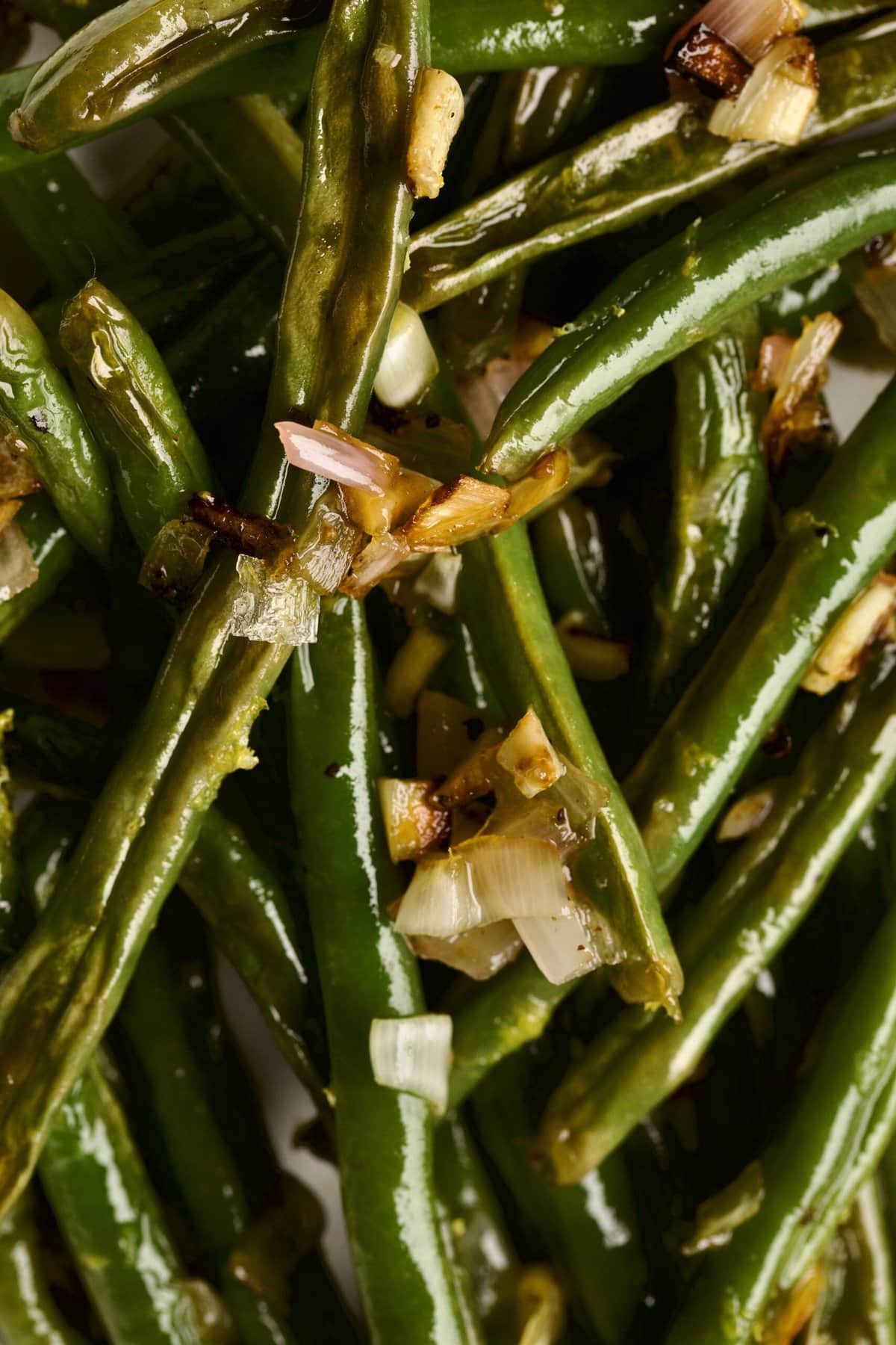 Roasted Green Beans Recipe with Garlic and Lemon close up of finished dish.