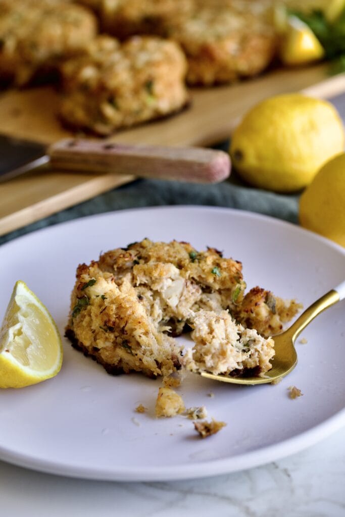 Easy Crab Cakes Recipe (no egg) - CucinaByElena