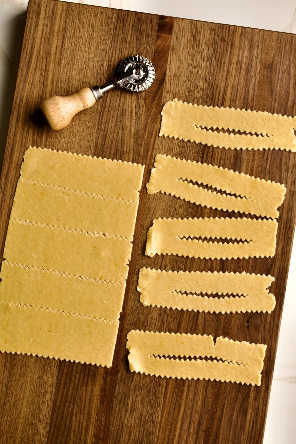 process of making chiacchiere: rcutting the dough into rectangle shapes.