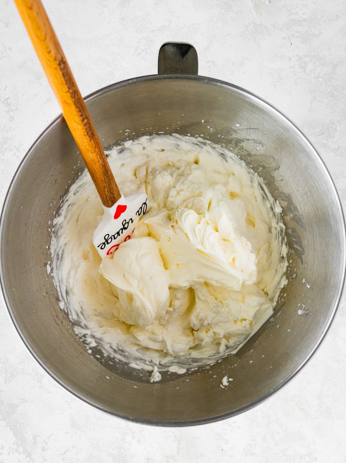 How to make Strawberry Tiramisu (no egg)- mix mascarpone and whipped cream until smooth.