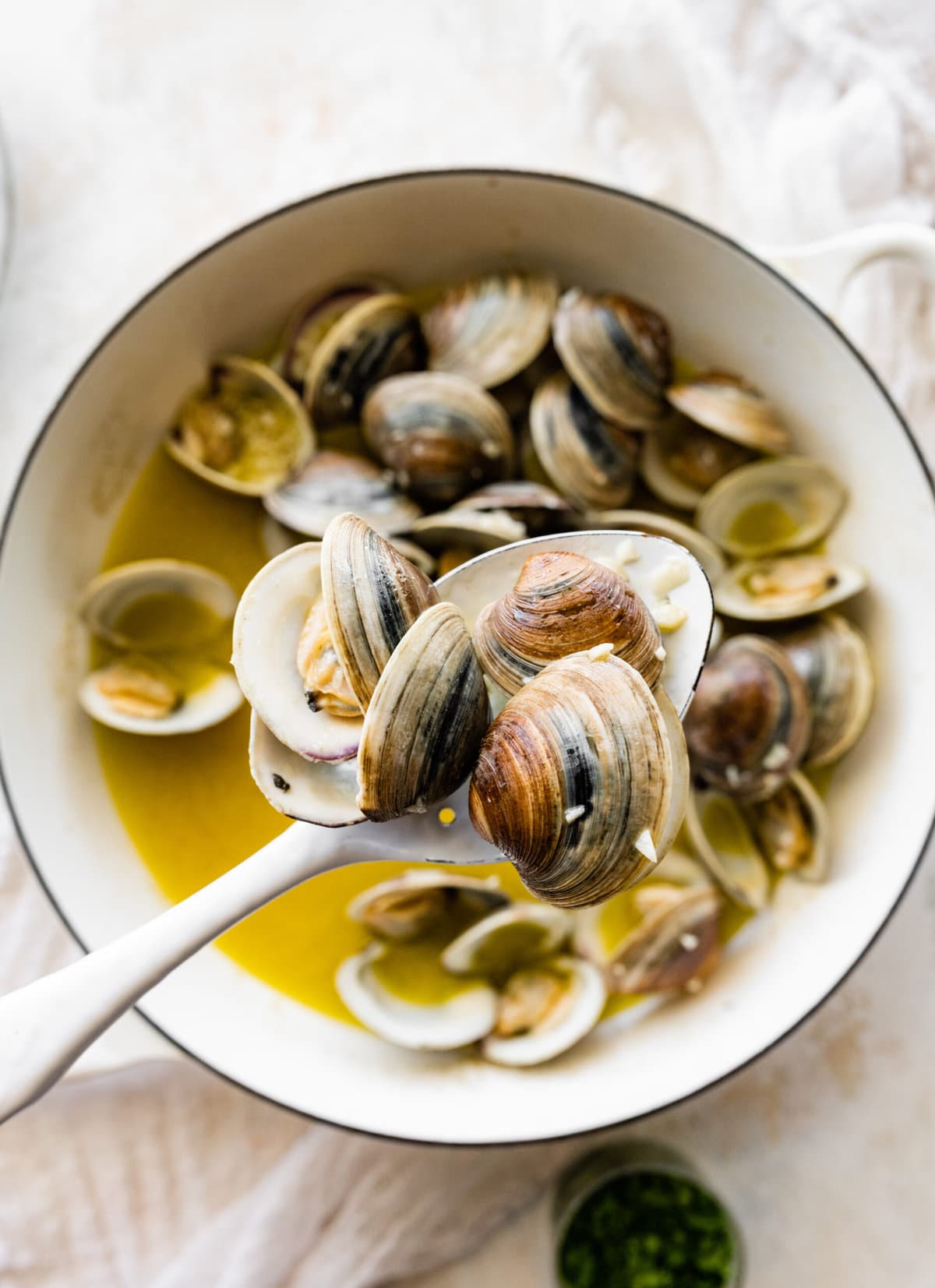 How to make- Spaghetti alle Vongole Recipe (Pasta with Clams)- cooked clams ready to serve with spaghetti.