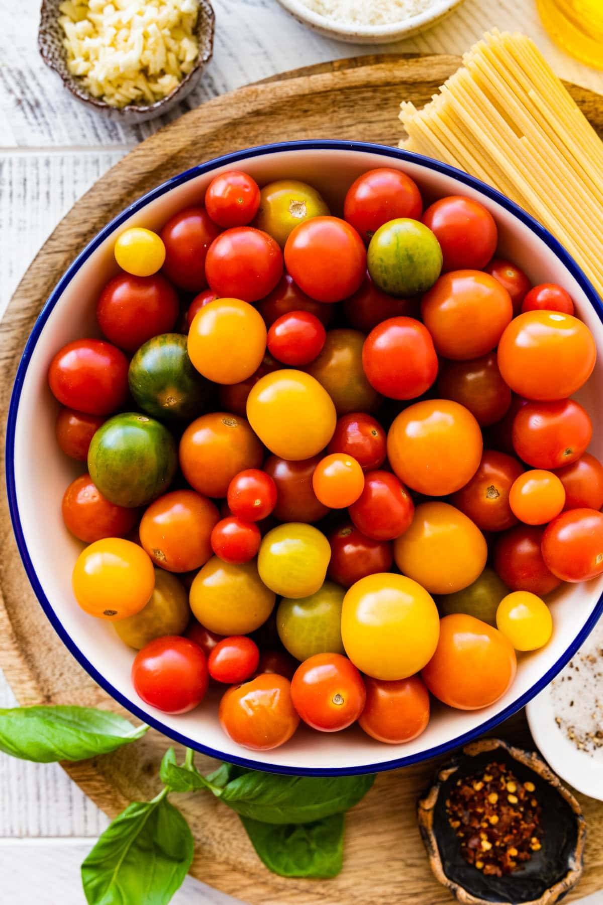 burst cherry tomato pasta recipe. A bowl of gorgeous cherry tomatoes.