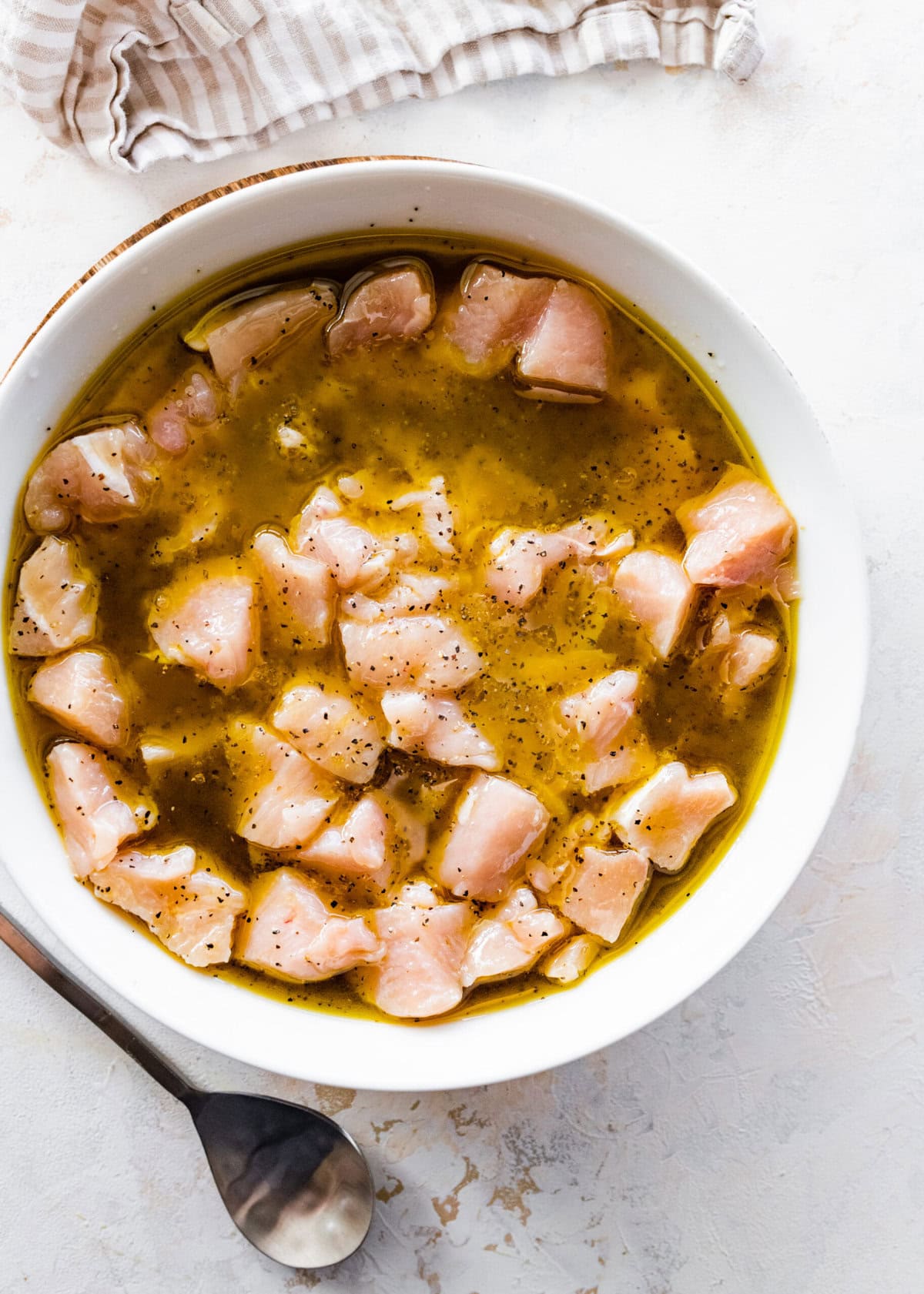 how to make chicken spiedini step-by-step: add the chicken and marinade.