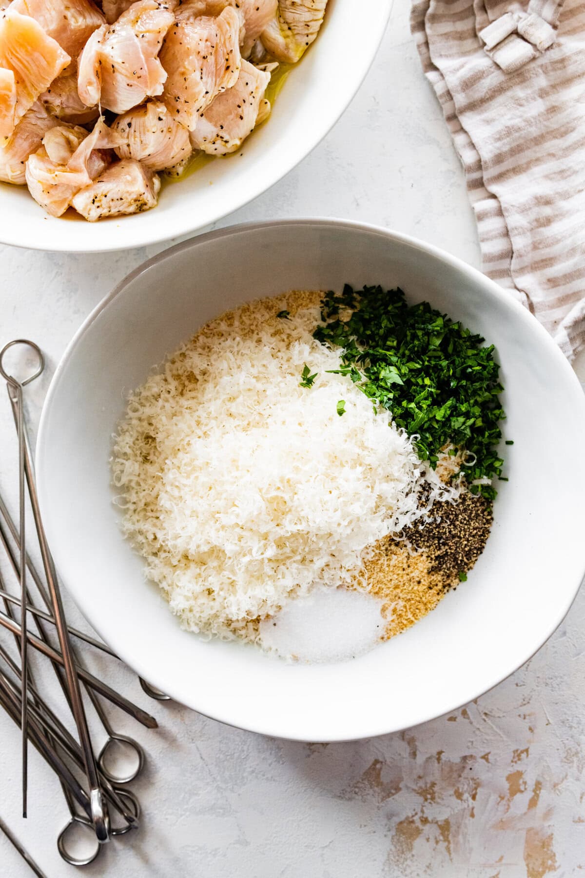 how to make chicken spiedini step-by-step: crumb topping in a bowl.