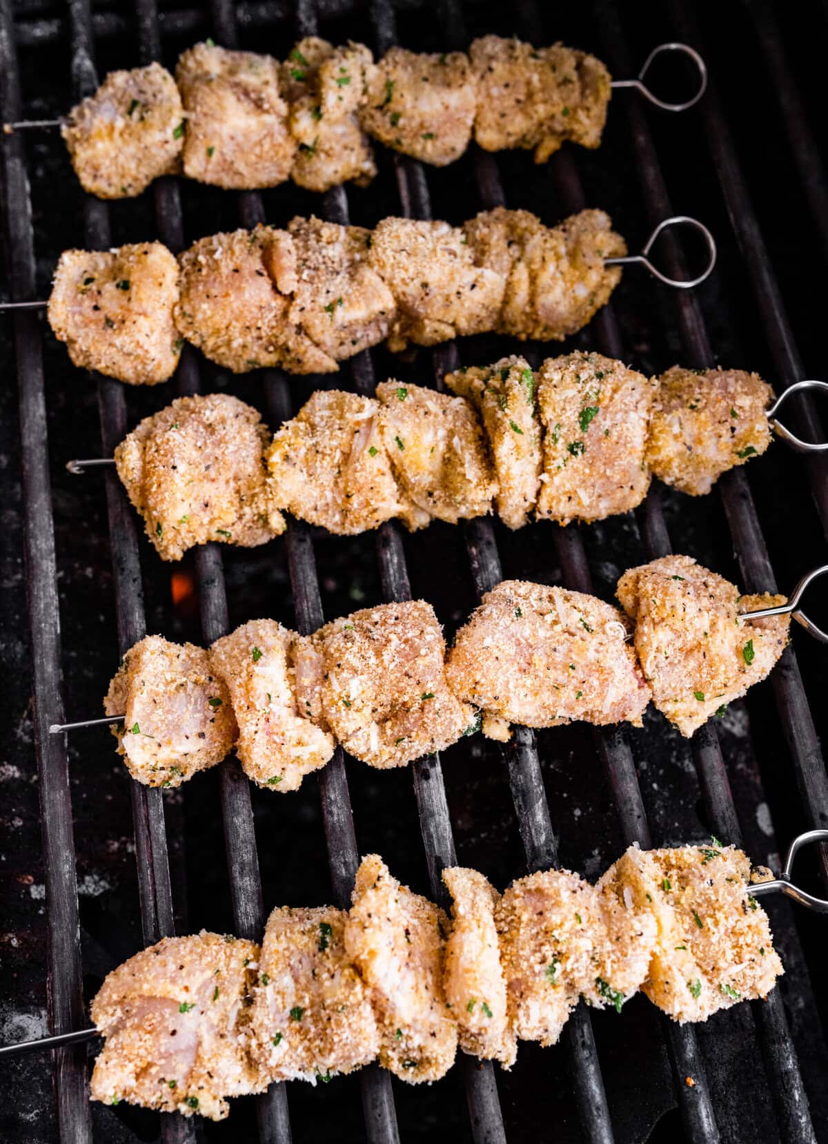 how to make chicken spiedini step-by-step: place the prepared chicken on the grill.