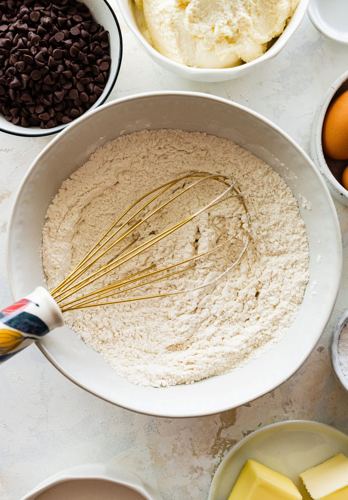 How to make chocolate chip ricotta cake- whisk the dry ingredients together.