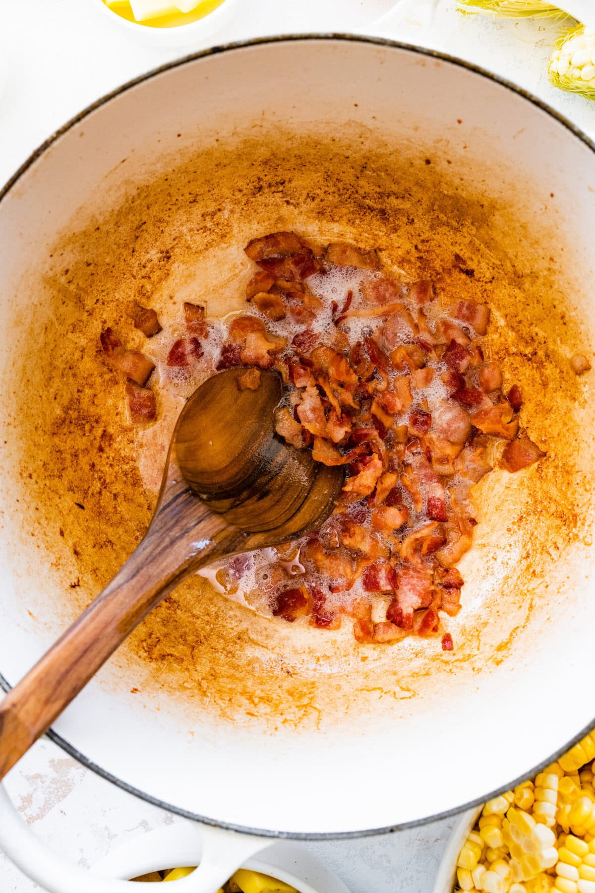 How to make simple summer corn chowder step-by-step: brown the bacon in the pot.