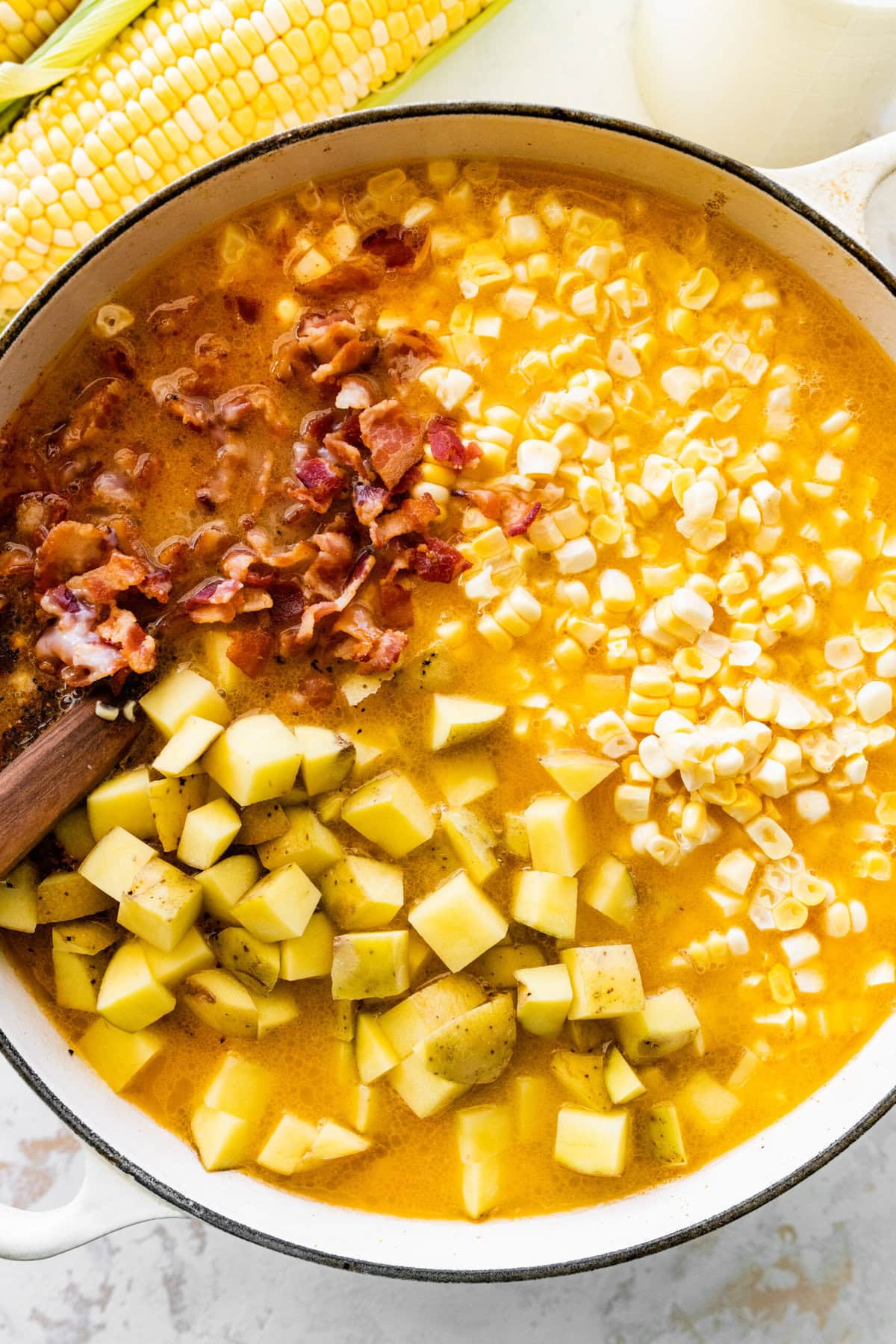 How to make simple summer corn chowder step-by-step: add the broth and the rest of the ingredients to the pot.