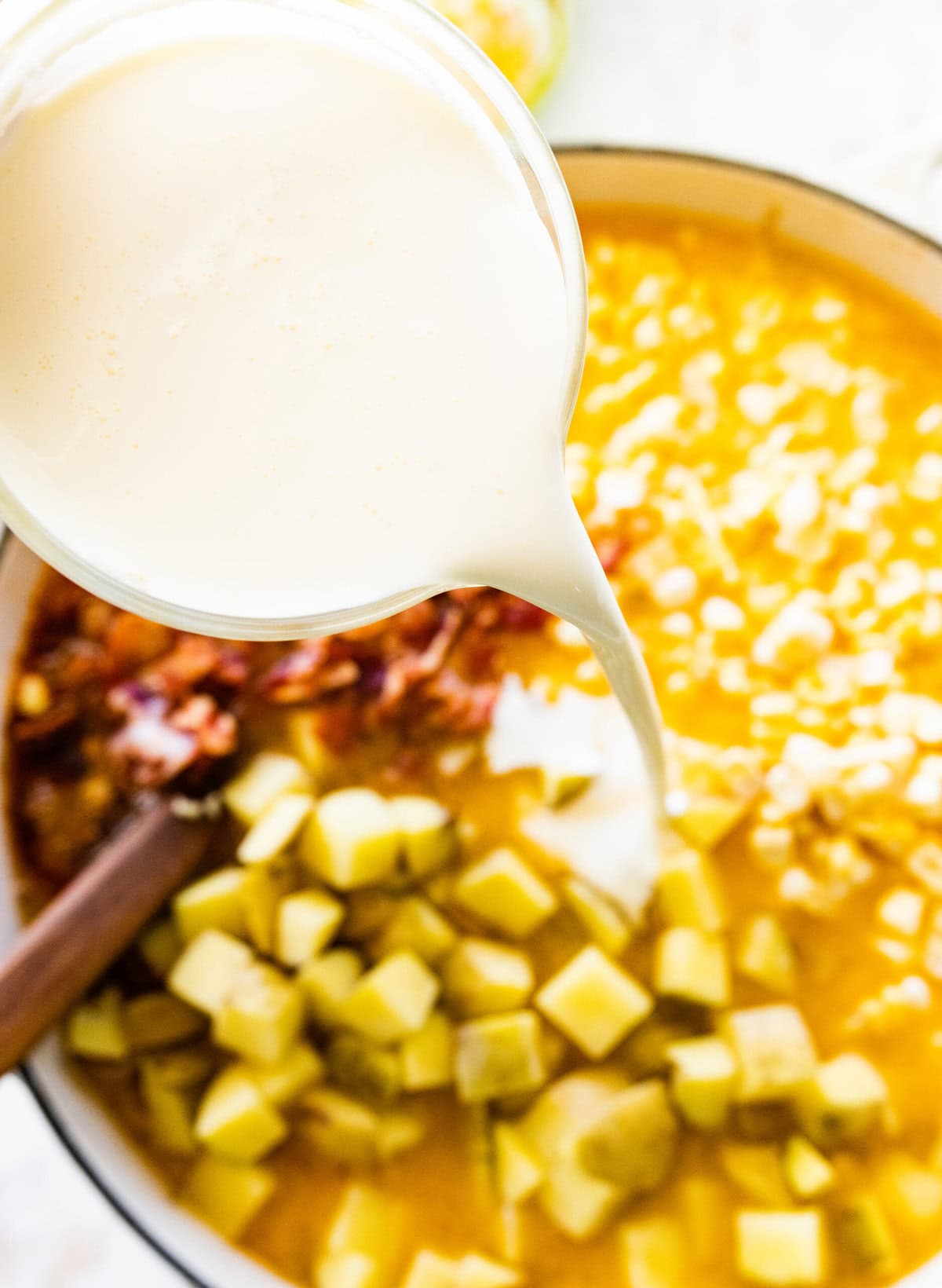How to make simple summer corn chowder step-by-step: add the heavy cream.