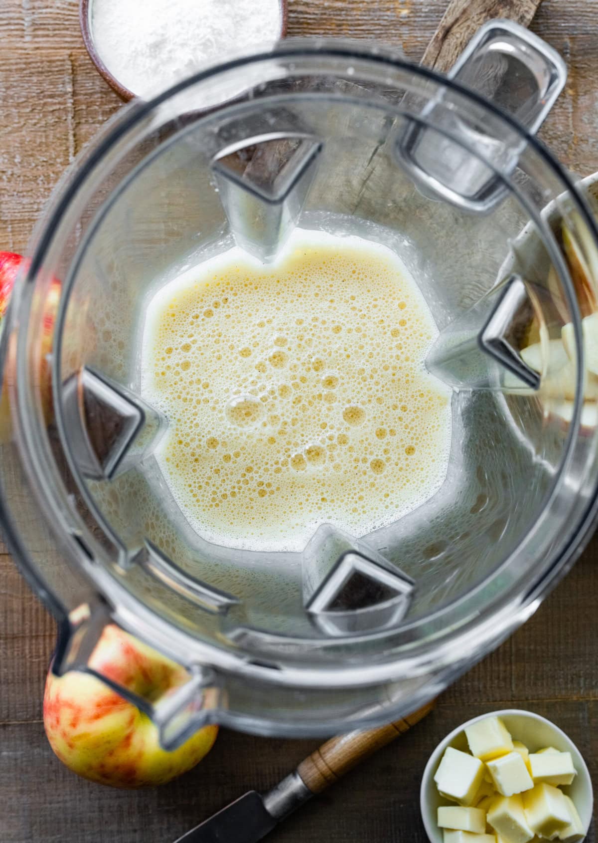 How to make German Apple Pancake- all the ingredients in the blender well blended.