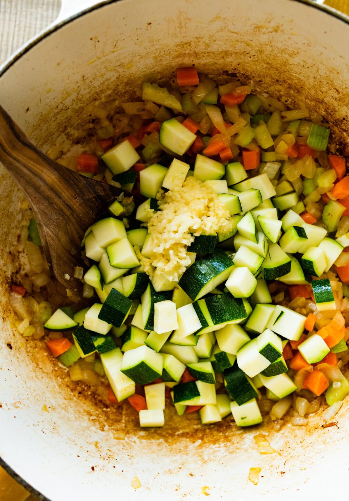 How to make sausage lentil soup (Italian recipe) step-by-step: add the garlic and zucchini.