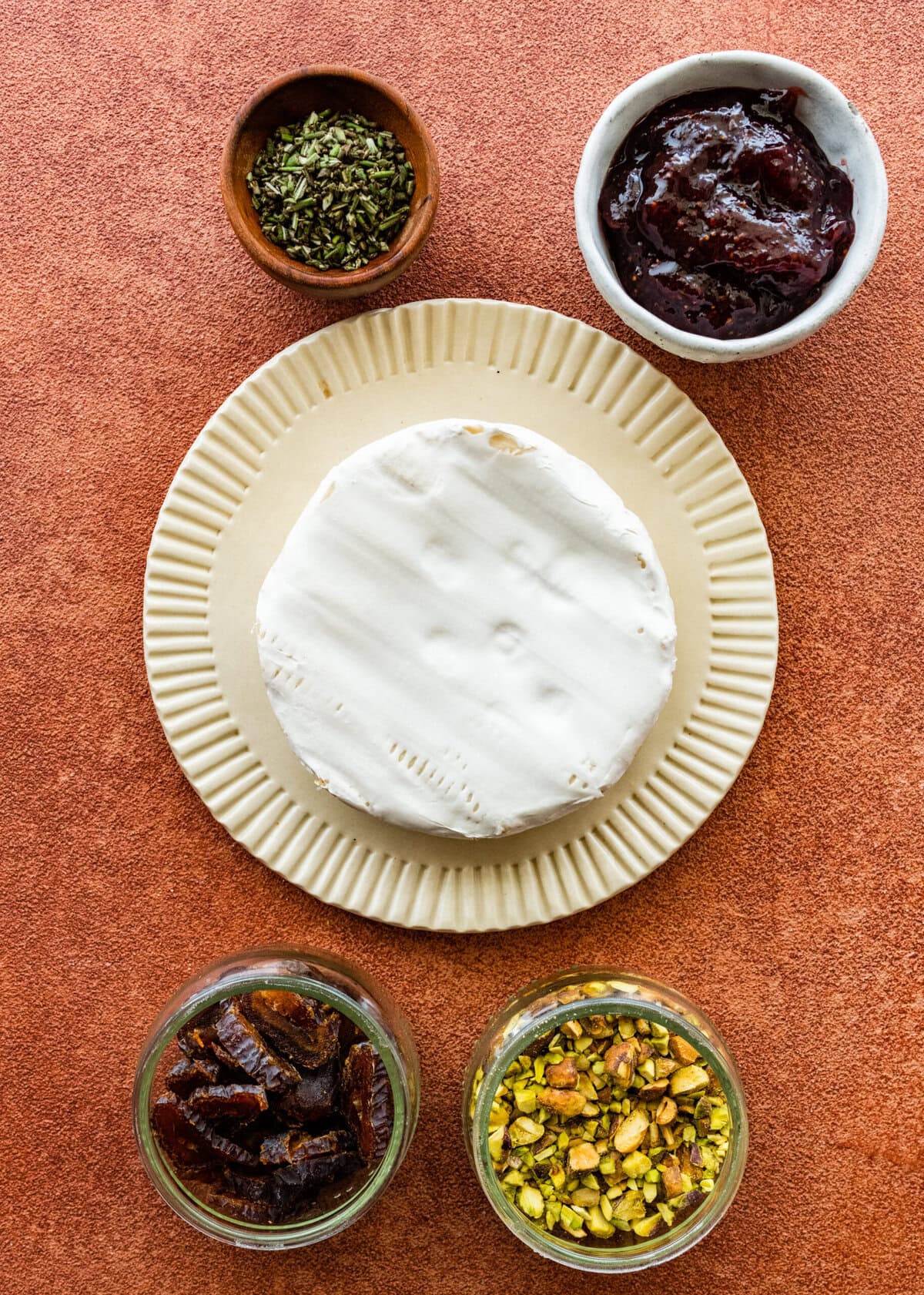 Baked Brie ingredients.