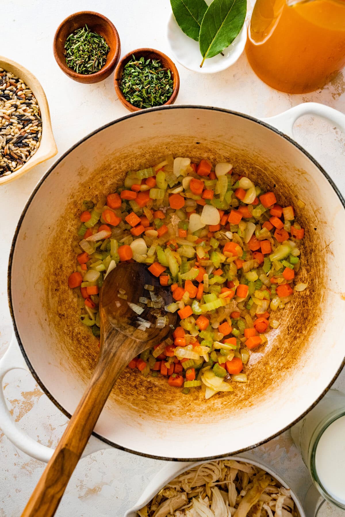 How to make creamy chicken wild rice soup step-by-step photos: add the vegetables to the pot and saute.