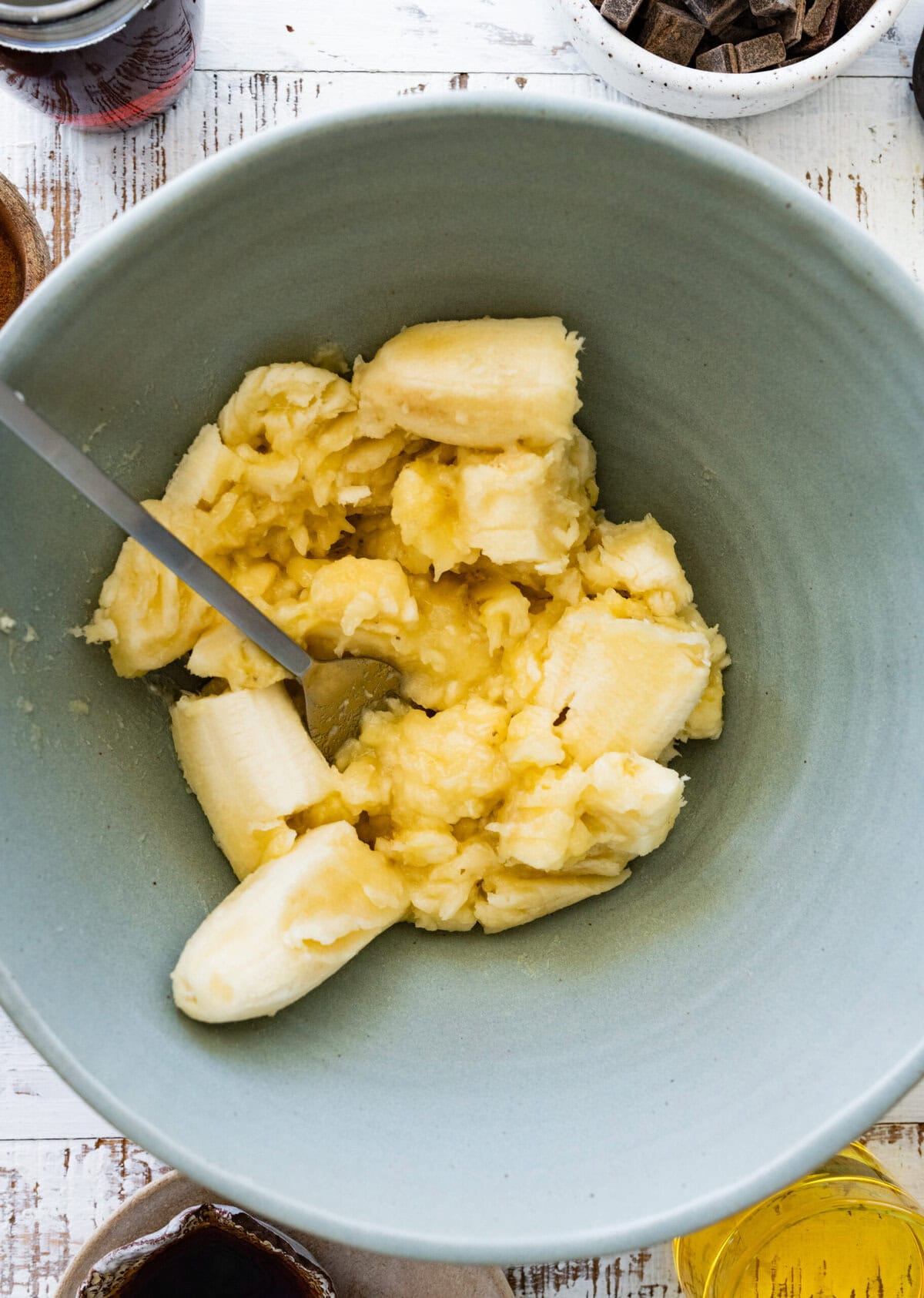 A bowl of mashed bananas.