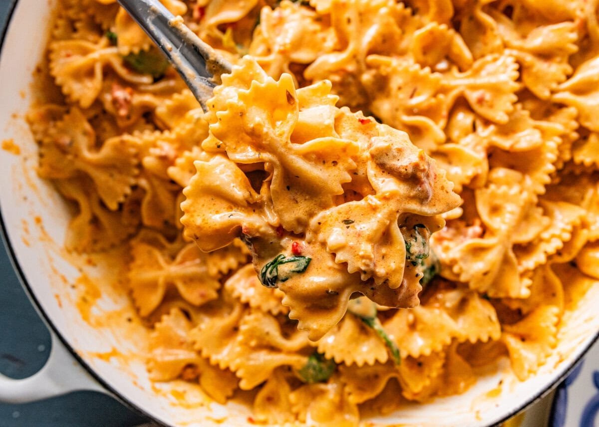 pan with creamy sundried tomato pasta. the pasta is coated in the delicious sauce.