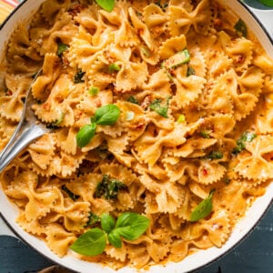 pan with creamy sundried tomato pasta. the pasta is coated in the delicious sauce.